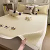 Conjunto de Três Peças de Tapete Refrescante Ice Bean Classe A, Lençol de Cama Waffle com Bordado de Desenho Animado Fofo, Tapete de Ar Condicionado, Tapete Macio, Tapete de Seda Gelada