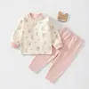 Conjunto de roupa íntima de outono para meninas, adequado para crianças de 1 a 3 anos, incluindo blusas e calças de outono, pijamas quentinhos de fleece para o inverno e um conjunto de roupa de casa de qualidade A.