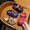 Zuecos infantiles de EVA para niños y niñas, verano, dibujos animados de Nezha, uso bidireccional, zapatos cerrados antideslizantes de suela blanda para niños