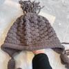 Gorro con borlas hecho a mano, cálido, con puntera, para mujer, con protección para las orejas, con cordones, tejido a la moda, para otoño e invierno, estilo coreano
