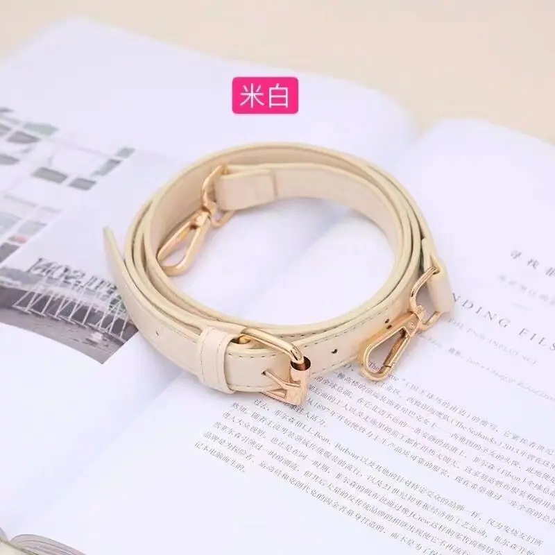 米白色浅金扣