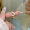 Anillo de flor de diamante con circonita electrochapada en oro auténtico para mujer, anillo de dedo de moda de nicho, joyería de lujo antigua y ligera de alta gama.