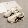 Sapatos Casuais Esportivos de Malha Fina para Verão Outono Estilo Infantil 2026 Novos Sapatos de Treino Alemães Respiráveis Não Sufocam os Pés Sapatos de Malha para Corrida