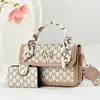 Bolso de Hombro Nuevo Estilo Primavera y Verano 2025, Bolso de Mano y Bolso Cruzado de Estampado Retro de Moda, Versátil, de Alta Gama, Bolso Sencillo para Mujer