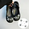 Accesorios para zapatos Croc, piezas para armar tú mismo, flores metálicas tridimensionales de lujo ligero con diamantes y perlas, hebillas de zapato desmontables, decoración de superficie de zapato