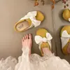 Pantuflas retro modernas y elegantes con un diseño de alto impacto, llamativas y populares en 2026, con una suela suave, apariencia elegante y elasticidad cómoda, perfectas para mujeres