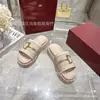 Sandálias de Dedo com Fivela de Metal da Marca G, Sola Grossa, Novo Estilo 2025, Sandálias Casuais Plataforma Reta para Aumentar Altura, Sandálias Casuais para Casal