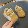 Sapatos de Inverno Novos de Algodão para Crianças Sapatos com Solado Macio para Bebês Sapatos Quentes com Pelúcia para Bebês Meninos de 1-2 Anos Sapatos de Treino Alemães