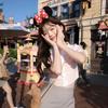 Diadema Shelliemay Edición Limitada Navideña de Disney 2025 Diadema de Peluche con Lazo Grande Accesorio para el Cabello Foto de Parque Temático