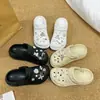 2026 Nuevo Modelo Oso de Pedrería y Perlas Corazón Femenino Agujero Accesorios para Zapatos Flor Desmontable DIY para Zapatos Hebilla de Zapato de Moda