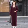 Nuevo conjunto deportivo de otoño para mamás, sudadera con capucha 2026, conjunto de dos piezas elegante y rejuvenecedor para mujeres de mediana edad y mayores, adecuado para primavera y otoño