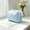 Nova bolsa de maquiagem acolchoada transfronteiriça com acabamento em renda, bolsa de armazenamento de grande capacidade, necessaire de viagem portátil, bolsa de mão