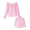 Atacado Fábrica de Roupas Femininas Transfronteiriça 2026 Conjunto de Top com Renda Francesa Patchwork de Um Ombro Cintura Marcada Manga Sino e Shorts