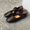Zapatos Mary Jane de Piel de Oveja Texturizada Vintage Color Borgoña 2026 con Hebilla Lateral Zapatos Planos Versátiles para Mujer con Tacones Bajos