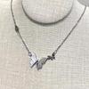 Collar de Mariposa Fritillaria con Diamantes Asimétricos Exquisito de Lujo Ligero Moda Femenina Elegante Diseño de Nicho Sentido Nuevo Joyería para Orejas