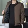 2026 Nuevo Estilo Nuevo Artículo Caliente Ropa para Papá de Mediana Edad y Adultos Mayores Chaqueta de Algodón Temporada de Otoño e Invierno Talla Grande Más Terciopelo Transfronterizo Negocio Administrativo