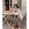 Casaco de Bolinha Peluda para Mulheres no Outono e Inverno Estilo Coreano Roupa de Trabalho Diária Comprimento Médio Aveludado Espesso Quente Casaco para Efeito Emagrecedor Mulheres