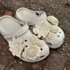 Acessório para Sapato Tamanco Estilo Veado Branco com Buquê Pomposo e Fivela de Sapato de Alta Qualidade, Fivela Decorativa Flor de Sapato DIY Destacável