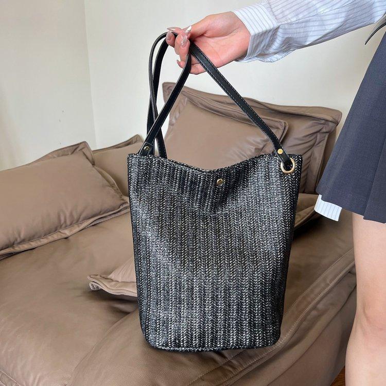 编织包女包新款潮2024夏草编简约百搭小清新水桶包个性单肩斜