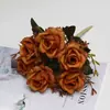 Flores Artificiais Vintage de 6 Cabeças Rosa Lichia de Outono Estilo Europeu Cor de Outono para Decoração de Sala de Estar e Mesa de Jantar, Arranjo Floral de Casamento