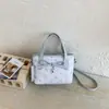 Bolsa balde estilosa e versátil com laço, modelo novo 2026 para mulheres, estilo coreano simples, nicho, para usar no ombro e transversal