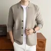 Yingao, nuevo cárdigan de otoño para hombres de mediana edad, chaqueta de punto con cuello y bolsillos, estilo moderno, para cruzar fronteras.