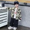 Jaqueta Camisa de Outono para Meninos 2026 Novo Estilo Item Quente Popular Deste Ano Camisa Elegante Chique de Manga Longa para Crianças Primavera e Outono