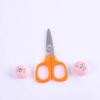 C 7145360 Hecho a Mano 6.4CM Acero Inoxidable Mango de Plástico Naranja Tijeras Pequeñas Accesorios para Caja de Costura Accesorios Pequeños