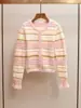 Cardigan de Punto de Felpa Versátil con Rayas en Contraste Dulce y de Aroma Delicado para Mujer Otoño e Invierno Nuevo de Shenzhen Nanyou