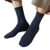 Meias masculinas de fio de algodão puro, meias masculinas de meia-canela para primavera e outono, meias de algodão absorventes de suor e resistentes a odores, meias masculinas pretas, meias longas para todas as estações