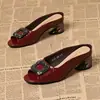 Comércio exterior transfronteiriço chinelos de verão femininos para exterior 2026 novo modelo para combinar com saias, sandálias de verão femininas slip-on com salto grosso estilo francês