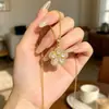 Collar de Moda con Incrustaciones de Diamantes para Mujer, Lujo Ligero, Colgante de Cobre de Moda, Versátil, Elegante, Diseño de Nicho, Cadena para Clavícula al por Mayor