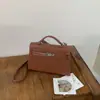 Bolso bandolera de alta gama elegante con temperamento de socialité para mujer, otoño, lujo ligero, nicho, bolso tipo Kelly, bandolera retro elegante
