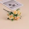 Amante de flores artificiais buquê de rosas flor pequena flor de seda atacado de comércio exterior material de flor de engenharia decoração de mesa floral flor falsa
