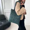 Bolsa Portátil Nova de Grande Capacidade Feminina para o Dia a Dia Bolsa Tote Versátil Bolsa Grande Texturizada Jaqueta Acolchoada de Algodão Bolsa de Ombro/Axila de Penas