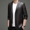 Chaqueta de cuero PU versátil de nuevo estilo para hombres de mediana edad, para primavera y otoño de 2026, cortavientos, formal de negocios, abrigo cálido de color liso, venta al por mayor casual