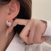 Pendientes de metal con perlas a rayas retro francesas, diseño de nicho femenino, pendientes sencillos de estilo antiguo que combinan con todo.