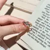 Anillo geométrico de cristal facetado tipo marquesa con cuatro garras para mujer, único y minimalista, adecuado para uso diario casual, ir al trabajo y para usar en capas, anillo versátil para el dedo índice