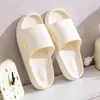 Novas Pantufas de Verão Qidashun para Banheiro e Uso Doméstico para Homens e Mulheres, Pantufas Leves para Interior com Toque Macio, Atacado