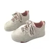 Sapatos brancos pequenos de sola grossa estilo Hong Kong, primavera e outono, sensação de alta qualidade, 2024, novo nicho, calçados esportivos casuais para todos os gostos
