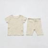 Ropa coreana para bebés y niños pequeños 2026, Pantalones geniales de cinco cuartos, Conjunto de ropa casera de manga corta, Conjunto de dos piezas transpirable de dibujos animados de verano para bebé