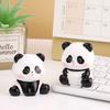 Lindos adornos de panda, dibujos animados, marea, juego de resina, artesanía, regalos, muñeco de panda, mano, regalos de vacaciones para niños, venta al por mayor