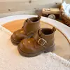 Botas Martin infantis, nova coleção outono 2026, estilo único, cor sólida, sapatinhos de couro estilo britânico para bebês meninas, botas únicas da moda para meninas
