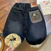 Jeans de Felpa para Niños 2026, Ropa de Invierno Engrosada, Pantalones Integrados de Lana de Cordero, Pantalones Largos Nuevos de Corte Amplio de Moda para Bebés