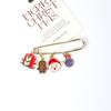 Venta Caliente Europea y Americana Estación Internacional Xiyin Broche de Navidad Dibujos Animados Santa Reno Regalo Copo de Nieve Cabeza de Anciano Accesorios