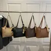 Bufanda de Seda de Moda Casual Europea y Americana 2025 Nueva Tendencia Bolso Tote Hombro de Gran Capacidad Elegante Simple para Viajes Diarios para Mujer