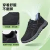Los nuevos zapatos deportivos de running para hombre de primavera y otoño son antideslizantes, cómodos, duraderos, de suela blanda, elegantes, ligeros y versátiles para personas de mediana edad y mayores.