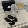 Versión coreana de verano 2024 nueva moda casual chanclas planas con pedrería sandalias planas