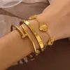 Conjunto de Pulseiras de Aço Inoxidável Douradas Transfronteiriças com Tachas Cravejadas de Diamantes, Design de Cintura Fina, Trevo de Quatro Folhas, Pulseiras Douradas, Luxo Leve