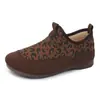 Sapatos femininos de algodão, nova coleção de inverno 2026, estampa de leopardo, design de bico fechado, estilo slip-on confortável e casual, adequados para mães, leves e perfeitos para usar em casa